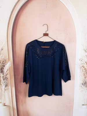 بلوز سه ربع جودون یقه و سرشانه نگینی